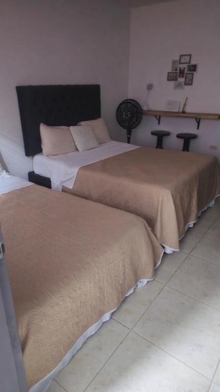 laureles hostal 1 - 2