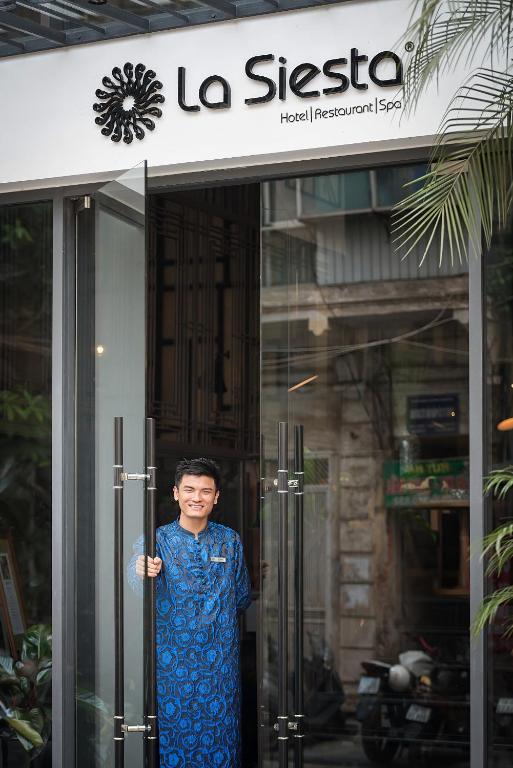 {hotel.hotel_name}