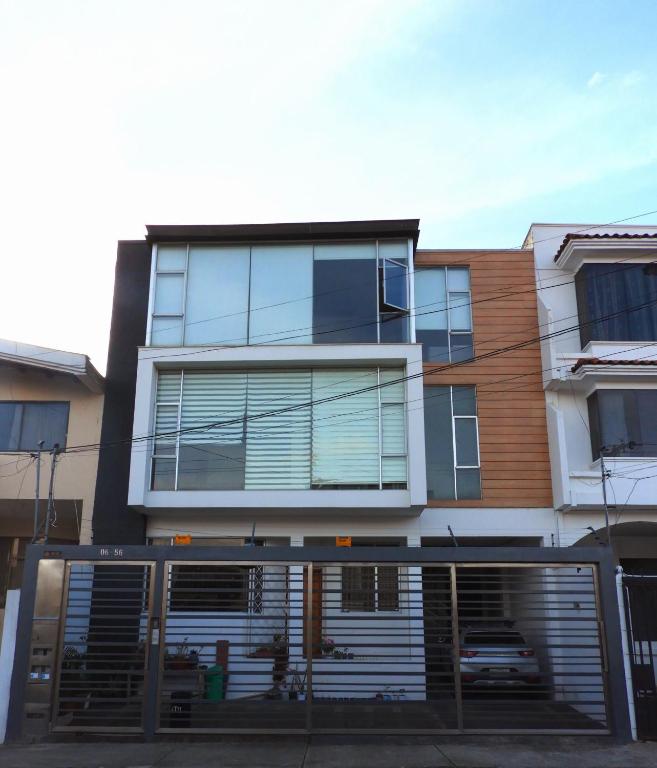 Suite de 4 camas cerca a la UTPL - 2