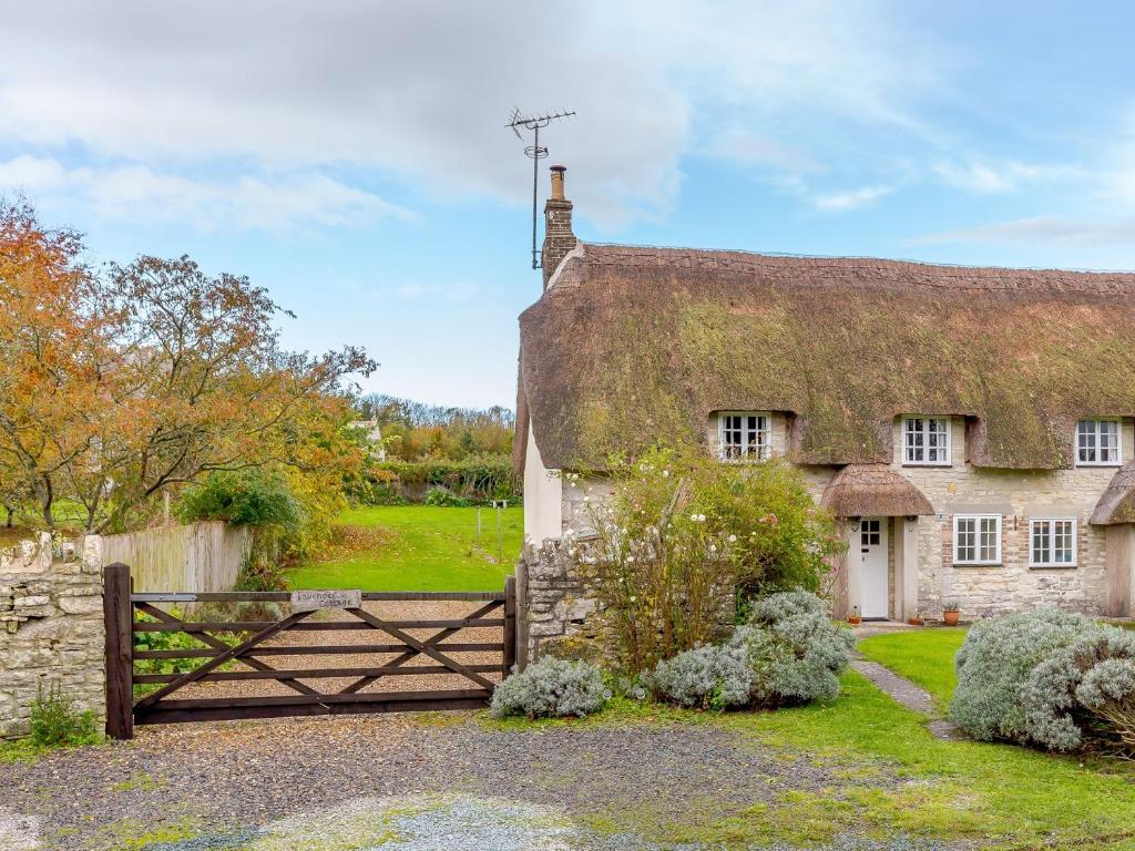 3 Bed in Whitcombe DC089, Whitcombe