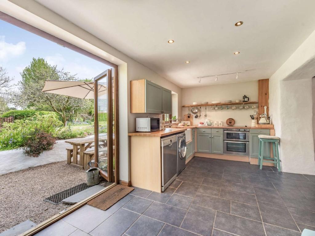 2 Bed in Llangwm FB310, Llangwm