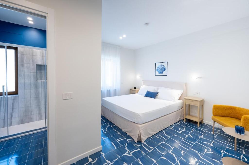 Elegant & Modern 4Bedroom Home in Central Sorrento - 2