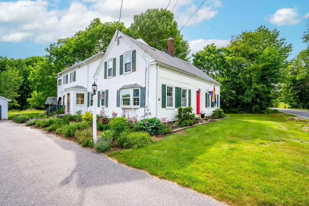 The Good Bones Abode, Scarborough