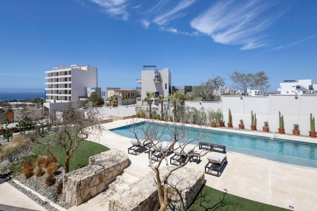 New and Elegant 4Bedroom House Steps from the Beach - 4