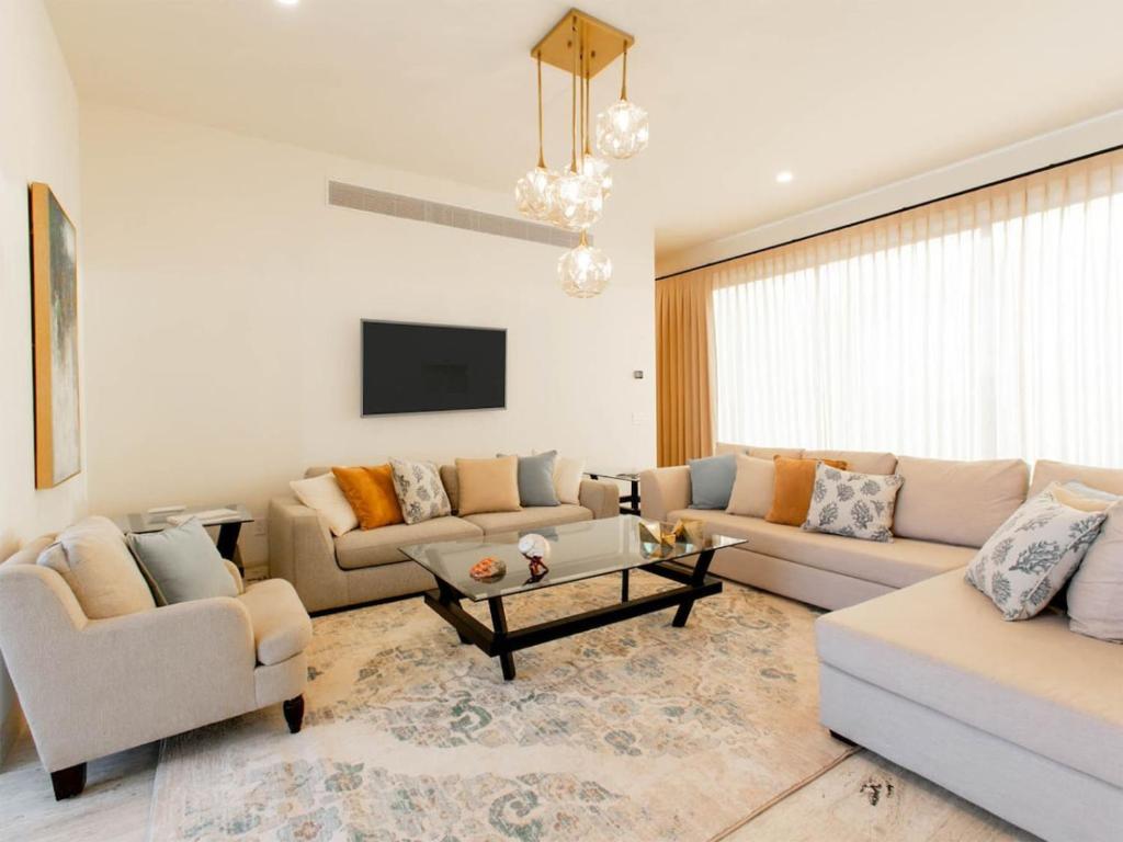 Luxurious Villa spacious annd private steps frm Beach - 5
