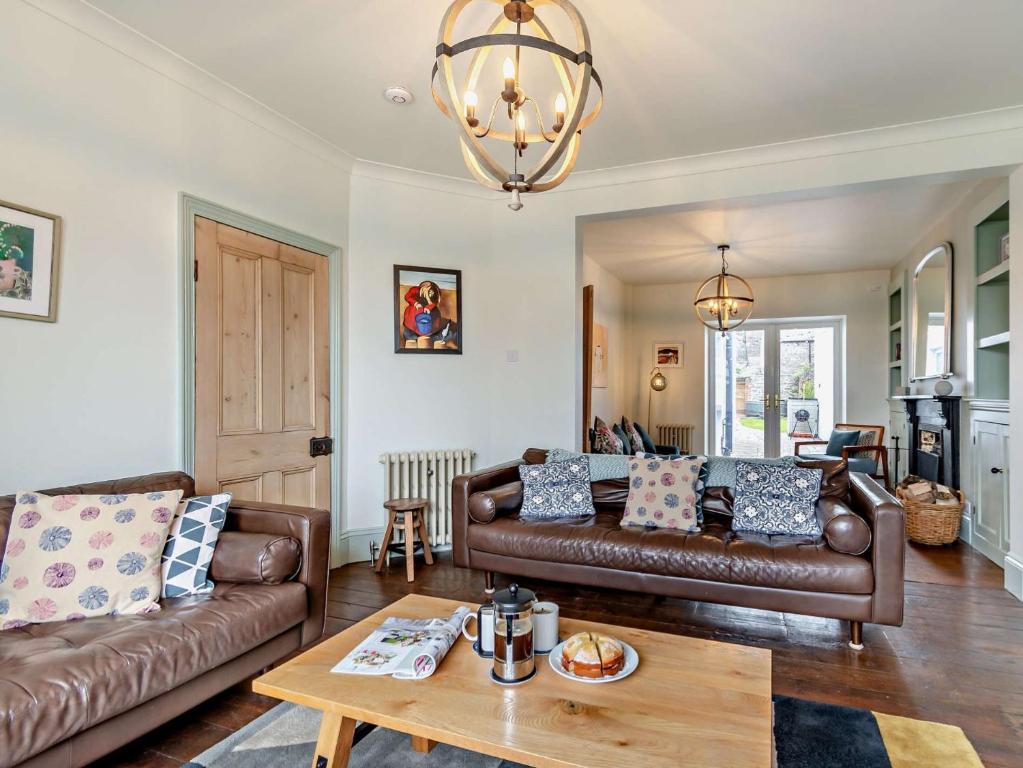 4 Bed in Tenby FB193, Tenby