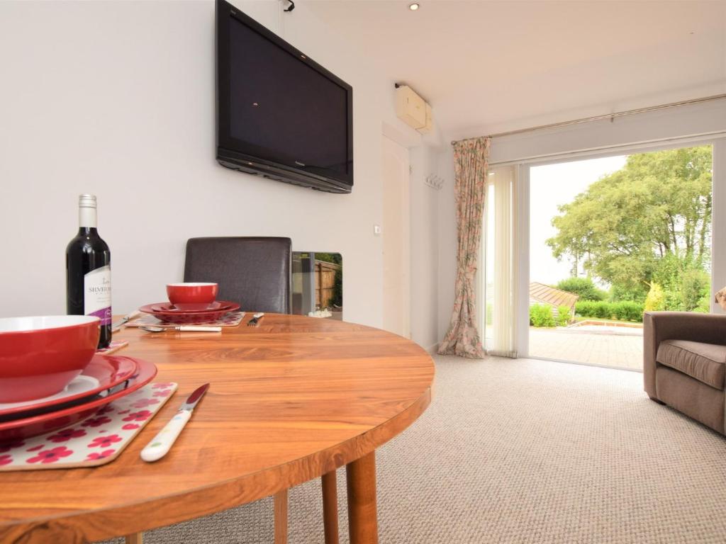 1 Bed in Lyme Regis 62615, Axminster