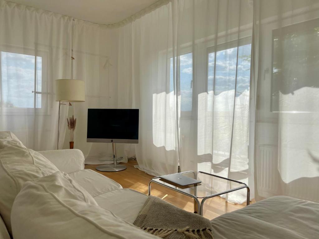 Designerwohnung mit malerischer Terrasse - Modern, Gemütlich & Zentral, Hochheim am Main