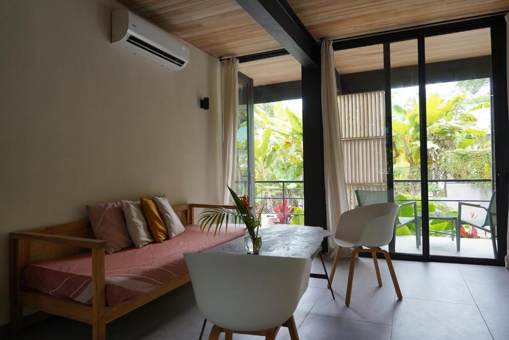 VED Beach Apt 1 - 1BDR, Pool, Steps to the Beach, Playa Santa Teresa