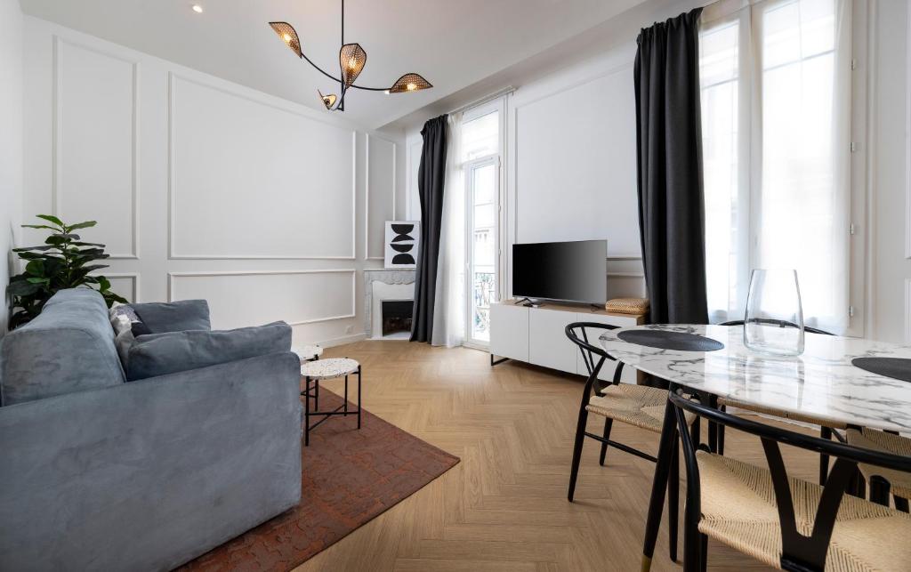 Newly Renovated Apartment with Balcony, AC, Fiber internet