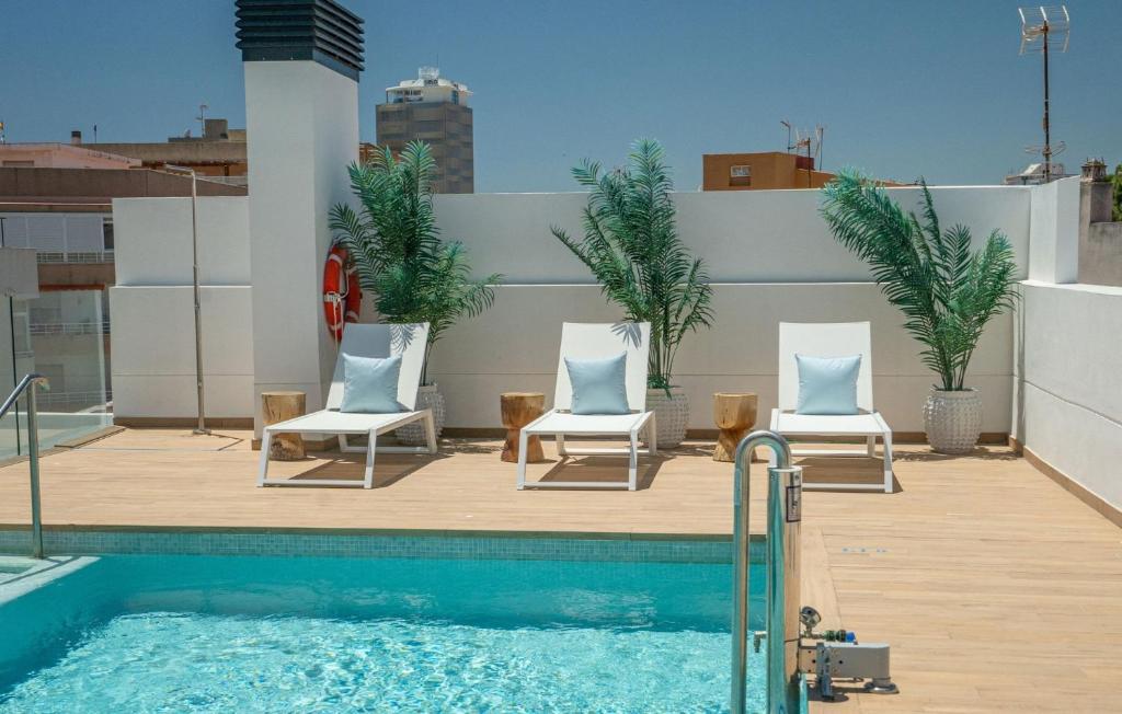 Elegant Urban Living by the Beach in Estepona - 4