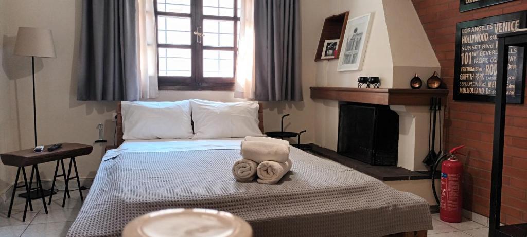 The Two Arches, Volos