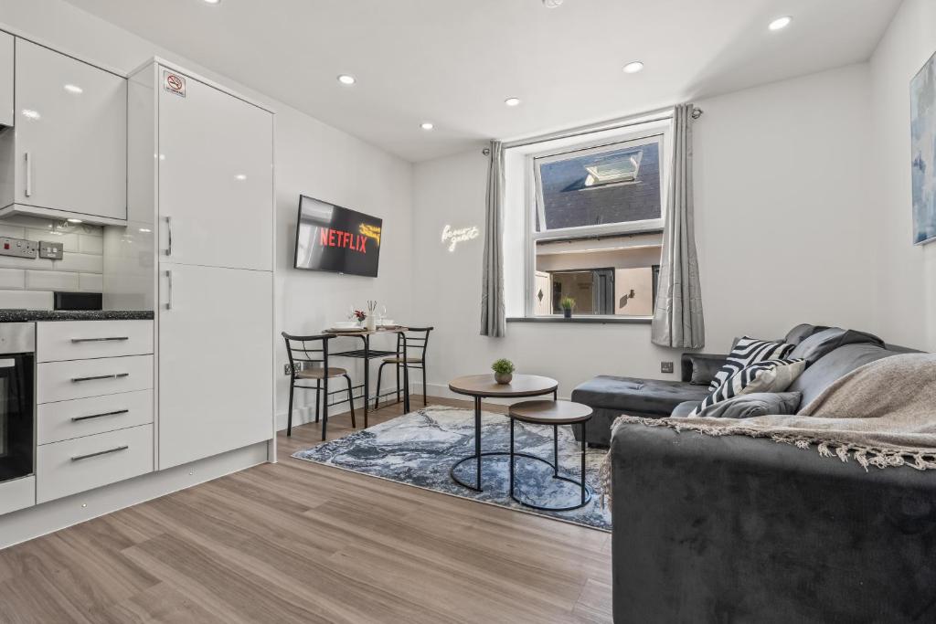 Cardiff Gem with Spa and Free Parking, Cardiff