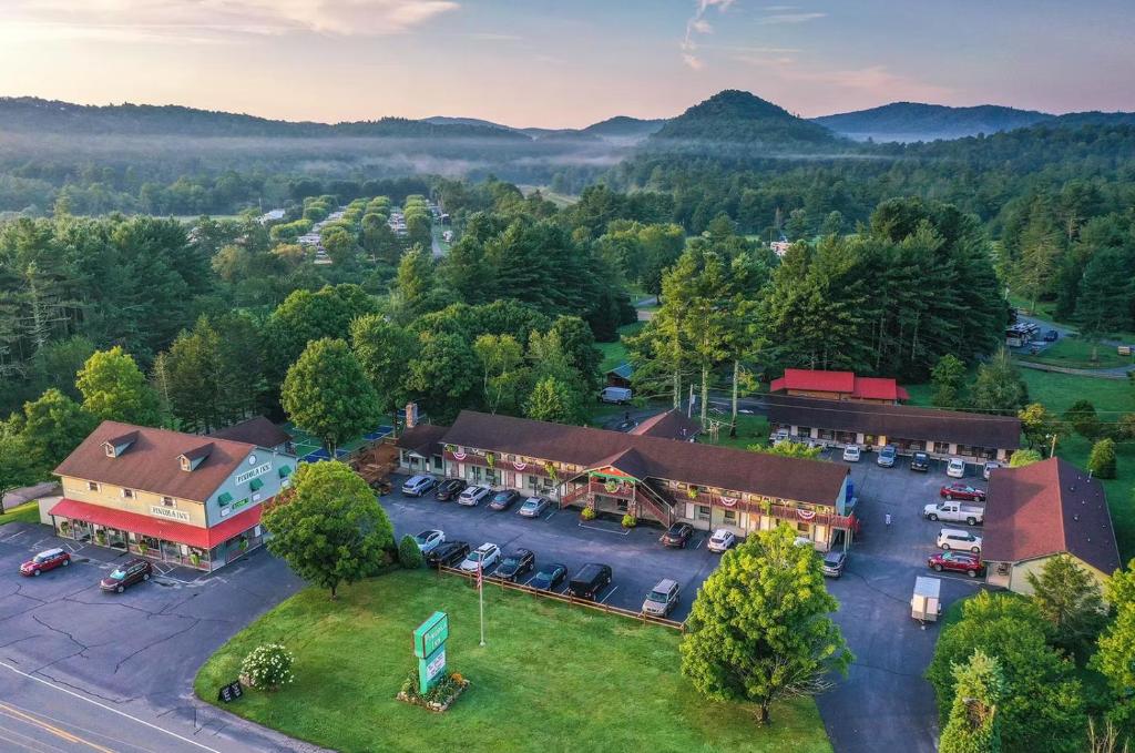 The Pineola, Newland