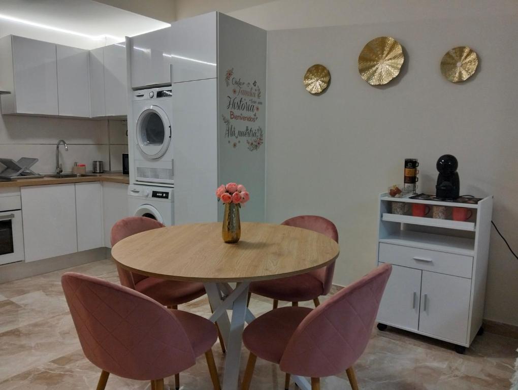 APARTAMENTO LUNA - 2 apartamentos céntricos juntos cerca de la playa, ideales para grupos grandes - 4