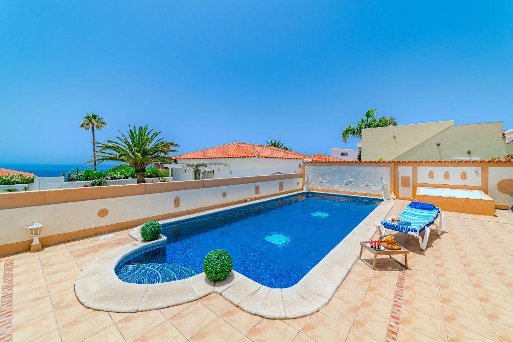 Angel's Poolside Villa - 1