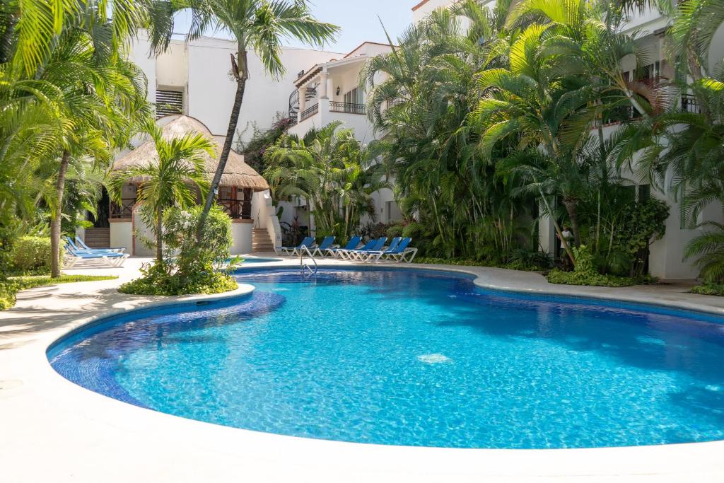 Modern 2BR Apt-3 Baths-Pool-Wi-Fi-Steps to Beach, Playa del Carmen