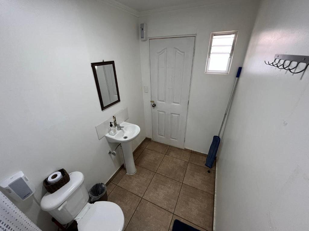 Hab Simple cerca del Aeropuerto con Baño Compartido - 4