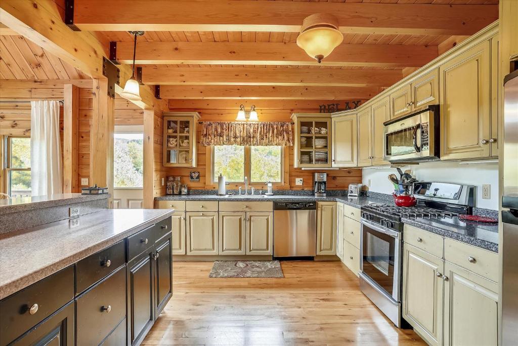 Perry Hill Escape, Waterbury