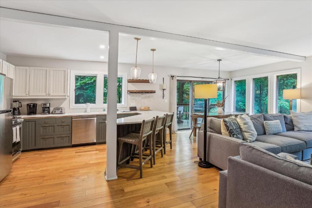 Topnotch 384D, Stowe