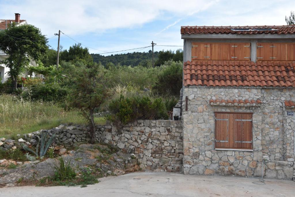 Mono Kai Triangle, Trogir