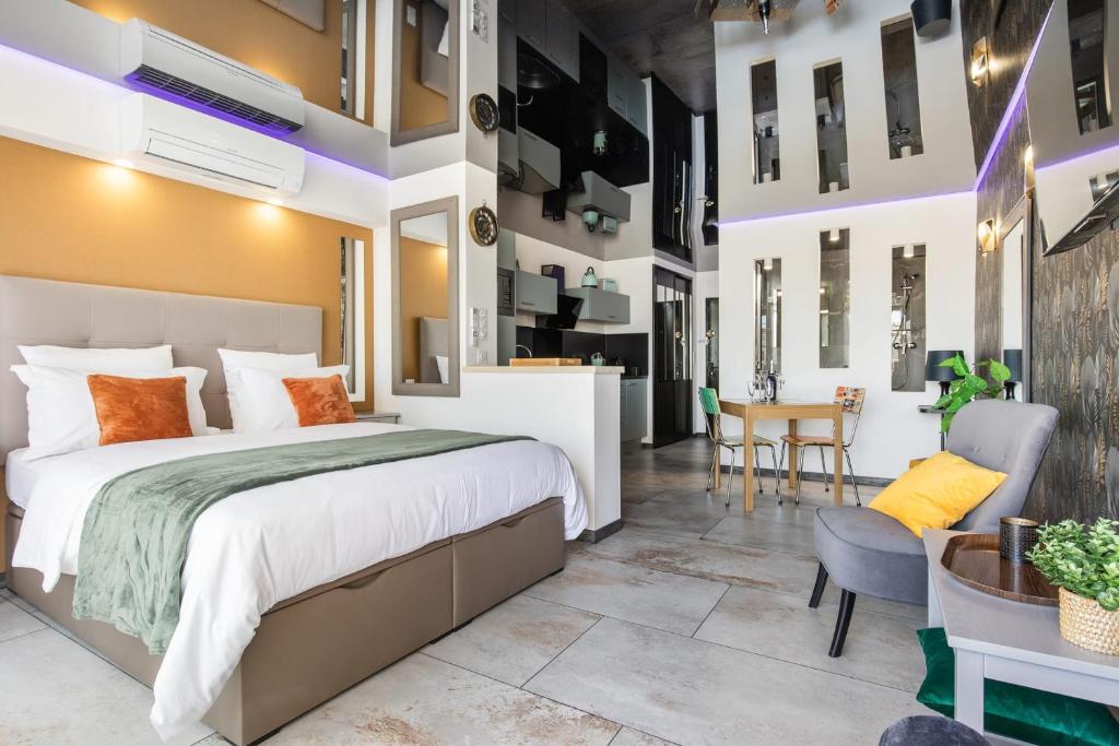 Helioamour Renovated apartment with terrace in Héliopolis Naturist Village - 4
