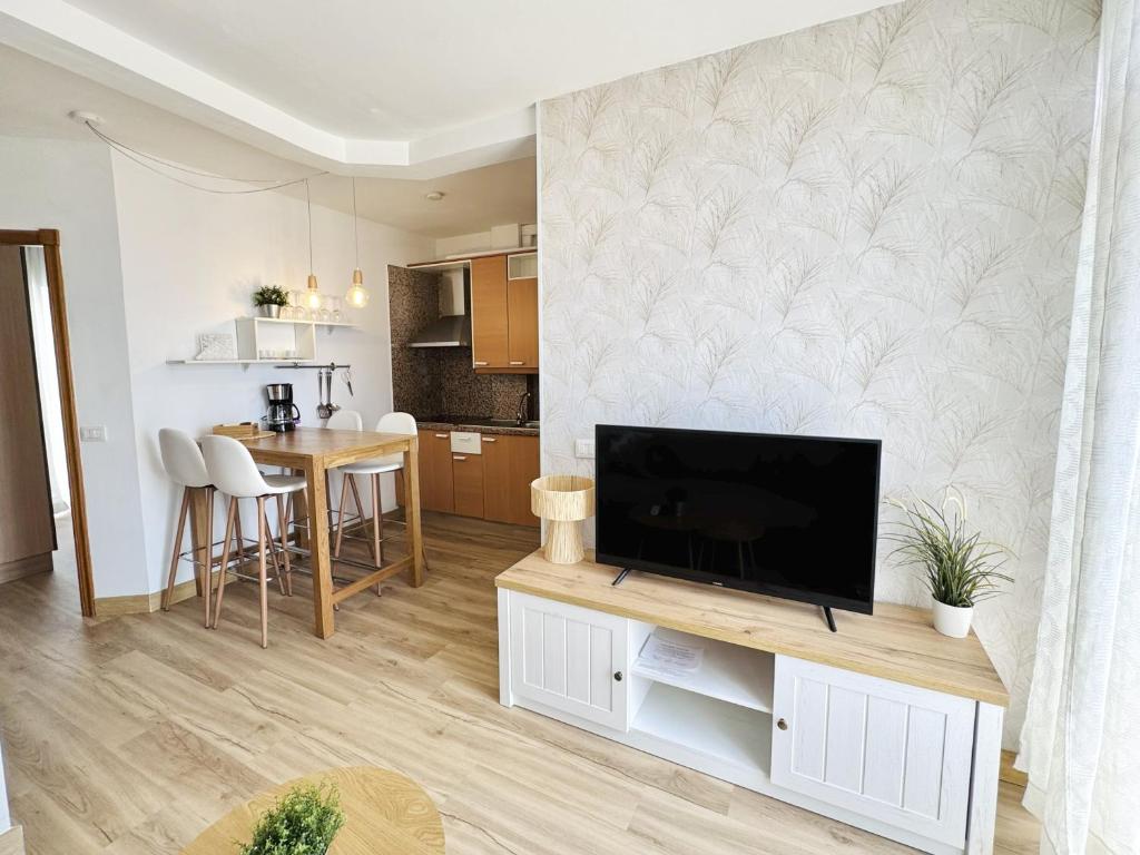 Apartamentos Ohana Los Cristianos Centro y Playa - 4