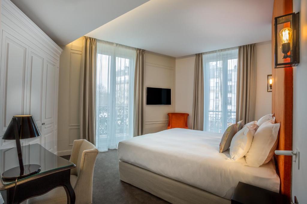 Paris Hotel La Comtesse room