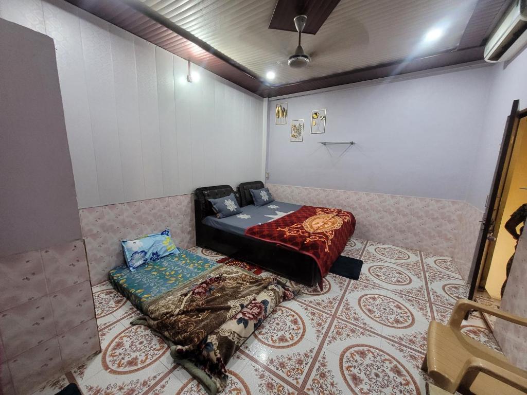 Radha Govind stays, Vrindavan