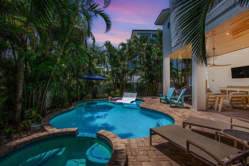 Avalon, Holmes Beach