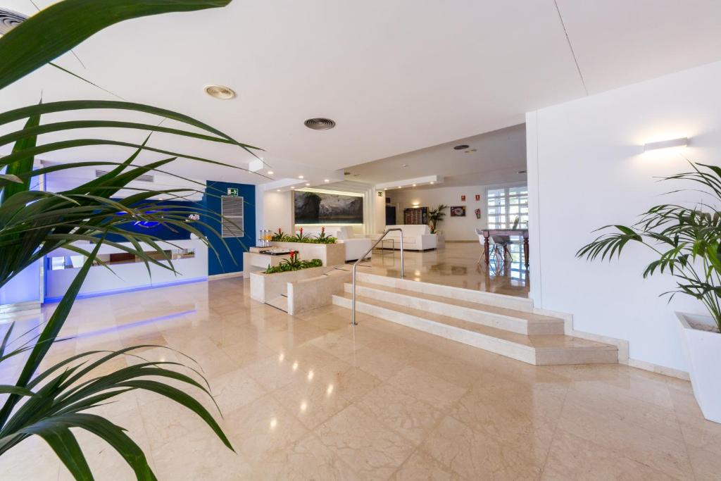Globales Mediterrani — Hotel building in Cala Blanca, Balearic Islands
