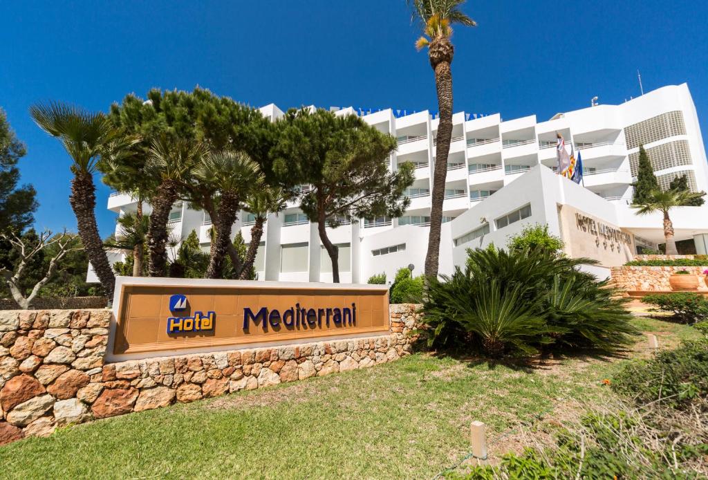 Globales Mediterrani — Hotel building in Cala Blanca, Balearic Islands