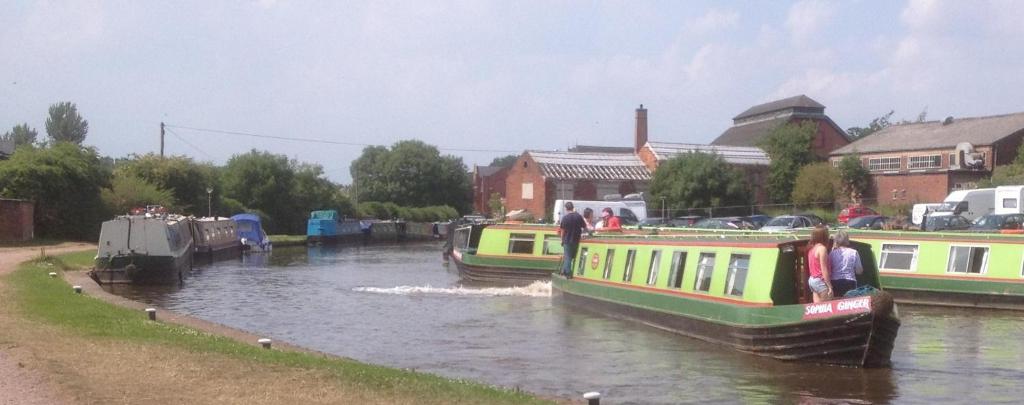 Stone - Boat - Sleeps 6 - Pet Friendly - 85ws, Stone