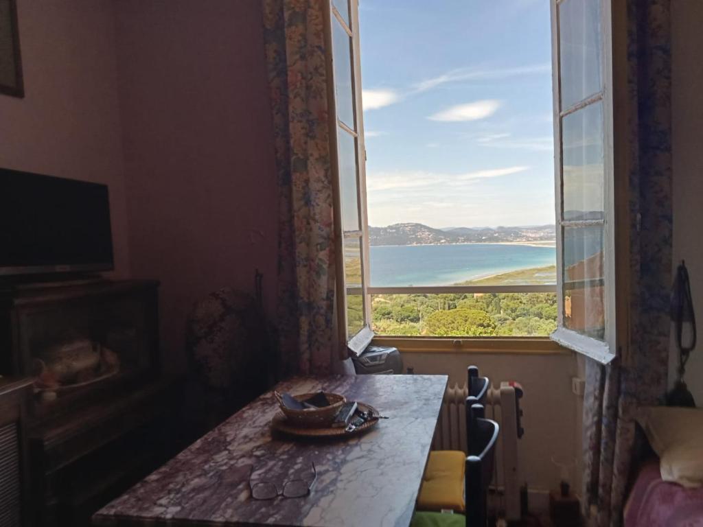 Studio VUE MAGNIFIQUE SUR LA MER, Hyères