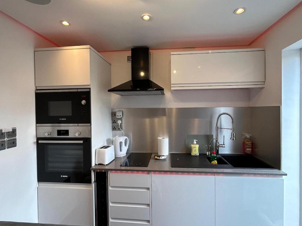 Studio Guest House, Great Barr