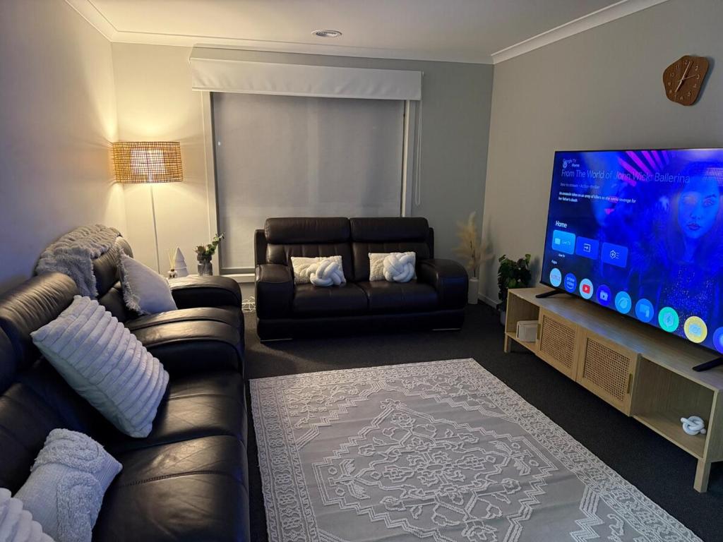 J&R Home, A Gippsland Getaway, Jeeralang Junction