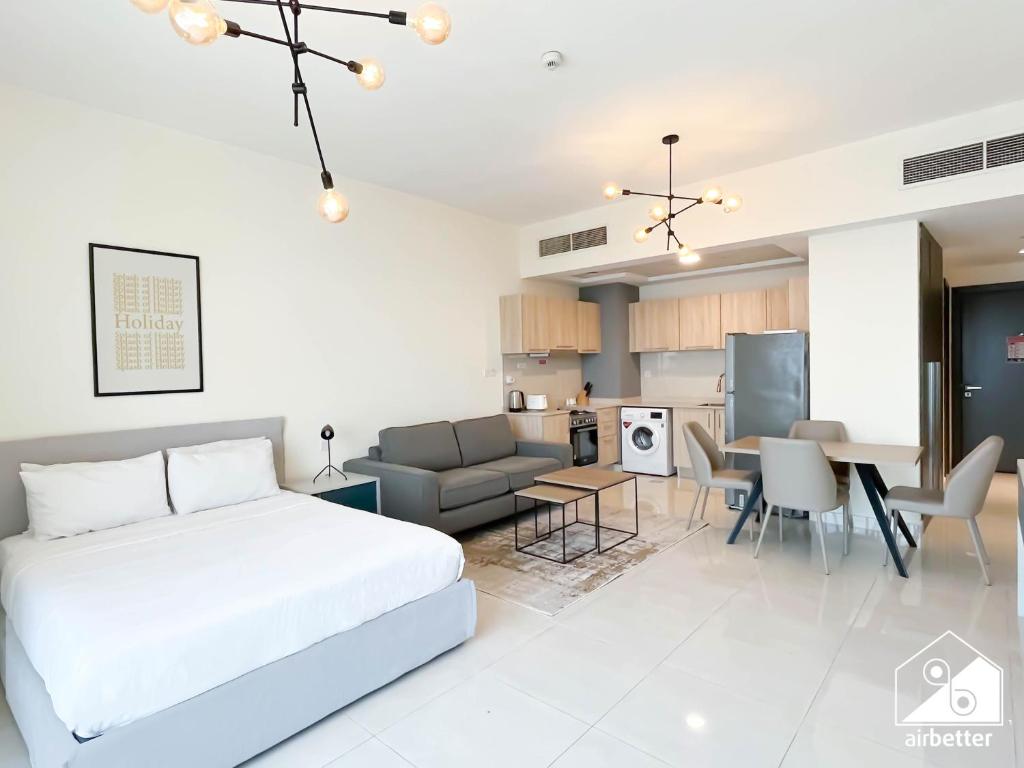 City-View Studio in AG Tower l Pool & Gym Access, Dubaj