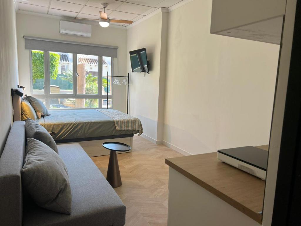 Apartahotel La Rotonda Cabo Roig Orihuela Costa Near the Beach and Leisure Area - 3
