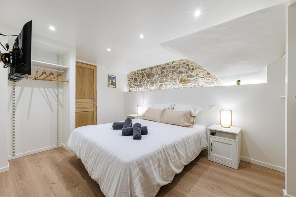 Charming 3-Room Old Antibes - 2