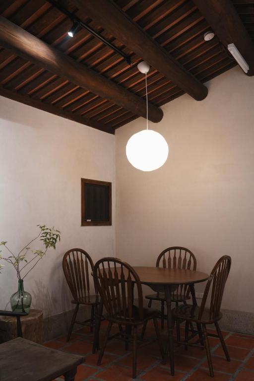 牧嶼 Nomads' Isle, Ťin-chua