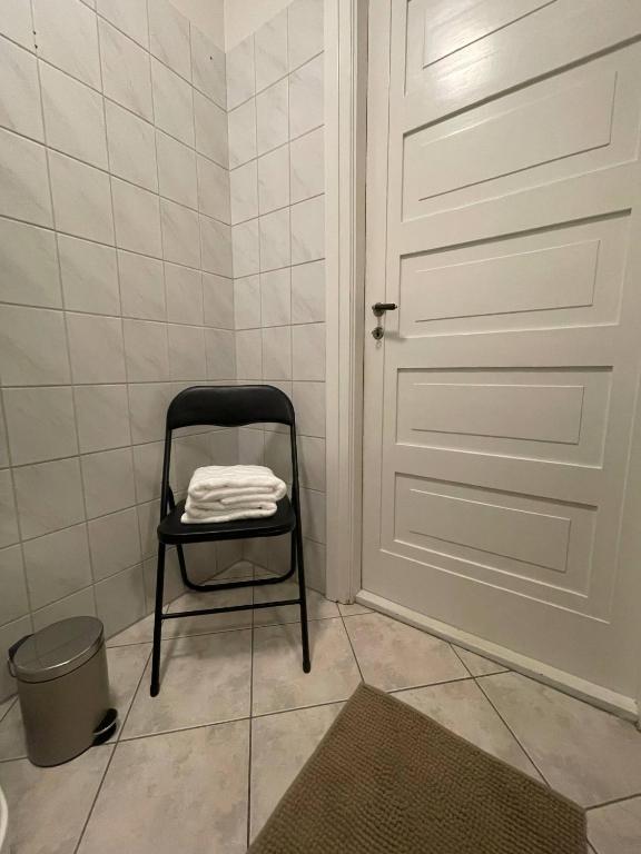 Cheerfull Room- In Heart of downtown, Reykjavík