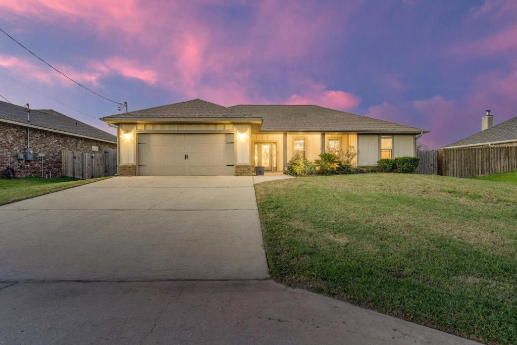 Retro Haven Beach Fun & Family Home, Gulf Breeze