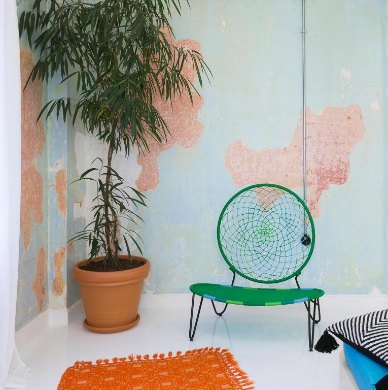 Trilogy Experimental, Soluň