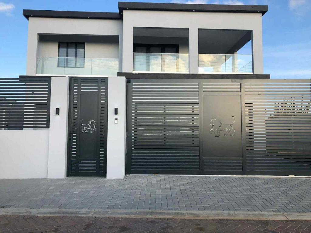 Modern Home In Noord, Noord