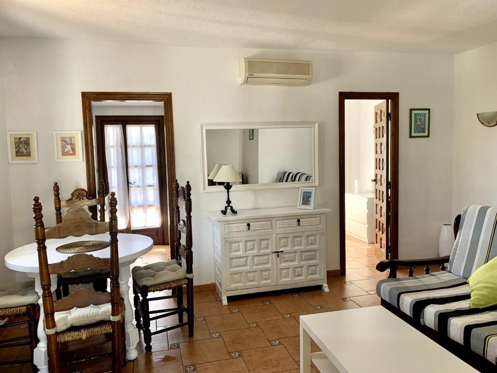 Spacious accommodation with a pool next to the beach, Alcossebre