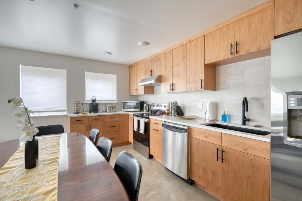 Williams Row 2BR - AC - Fast WiFi - Kitchen, Portland