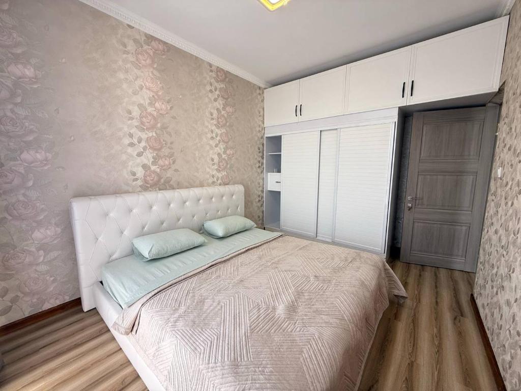 Bay Tash Central View - 2BR with balcony, Bishkek