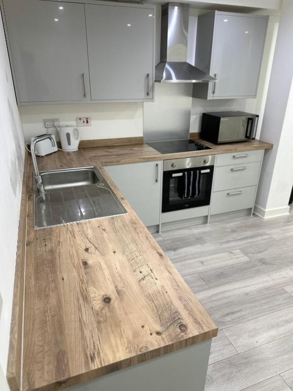 Flat 2 - Epsom High Street, Epsom