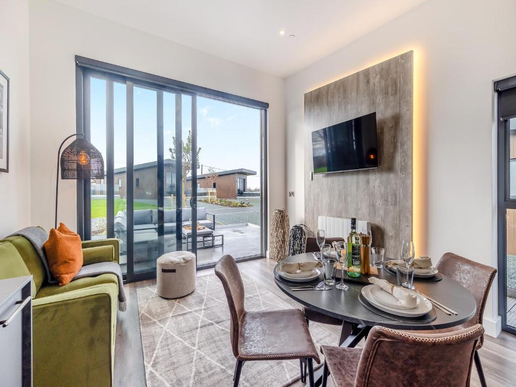 Lodge Six - Uk42798, Llangefni