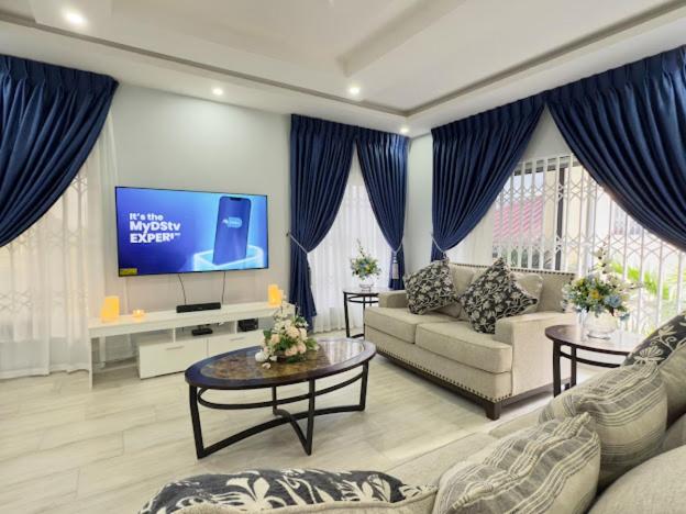 The Lodge at Seasons 52, Oyibi